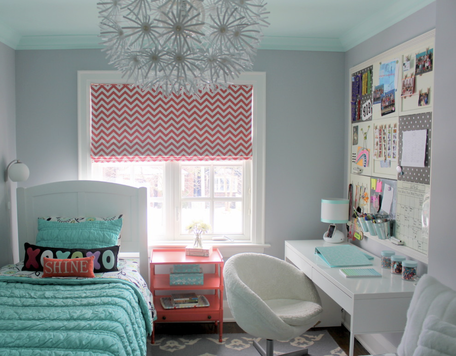 tween bedroom with aqua and dark pink