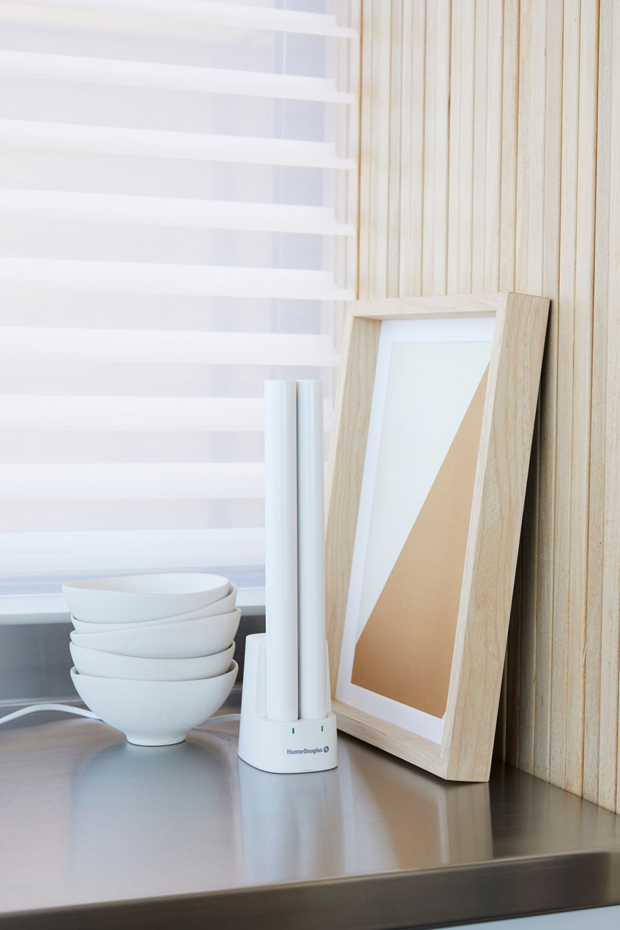 charger station for Hunter Douglas rechargeable batteries with dual charging capability