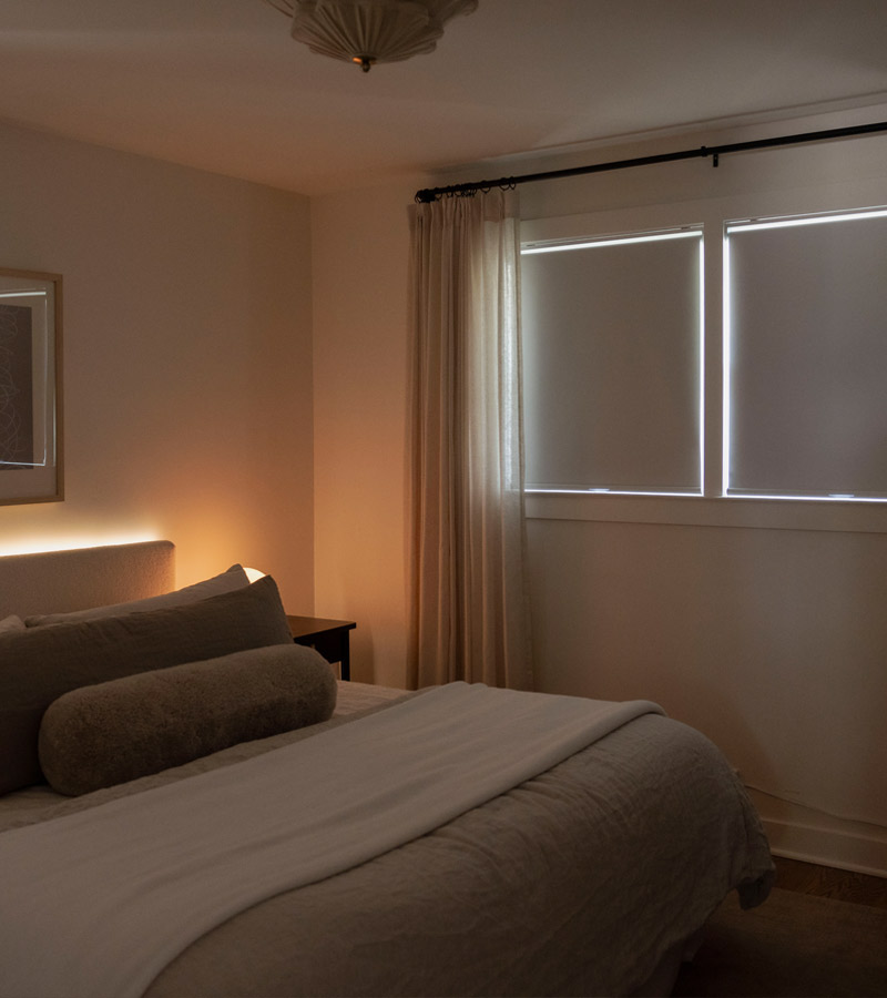 bedroom windows with room darkening window coverings in skyline window coverings in chicago